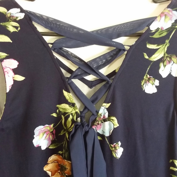 ☆☆SOLD☆☆ Fortune & Ivy Back Detail Knit Dress - Picture 4 of 7